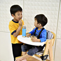 一張陪伴孩子成長的餐椅—溫潤木質感的【奇哥兒童成長椅】